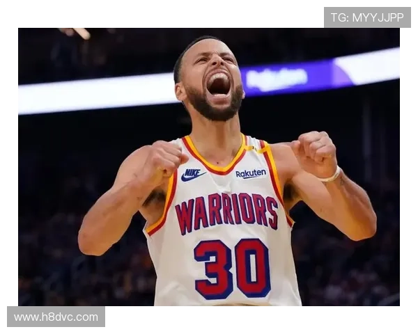 勇士库里复出迎战雷霆球队攻防兼备争夺胜利 勇士库里复出迎战雷霆球队攻防兼备争夺胜利